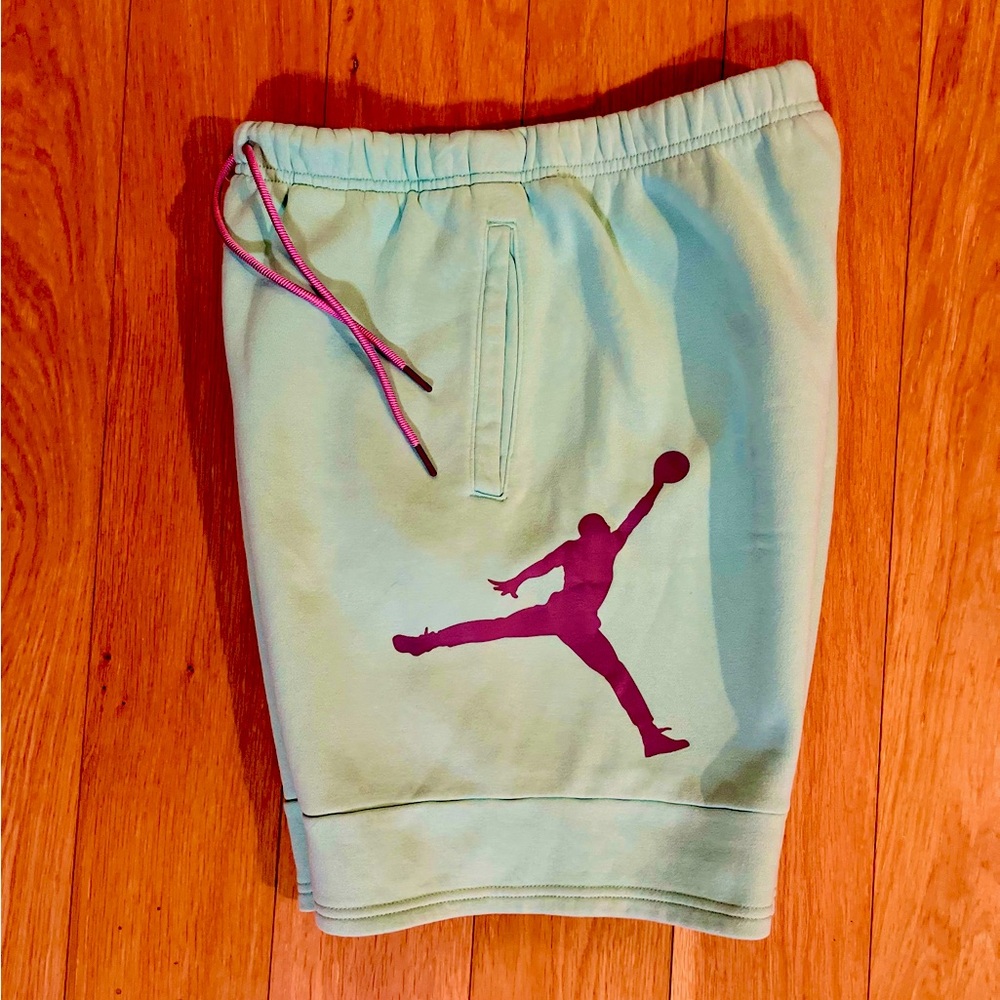 Air Jordan - Size Medium